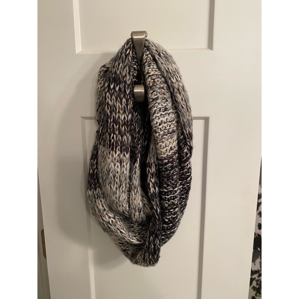 Scarves - Picture 3 of 4